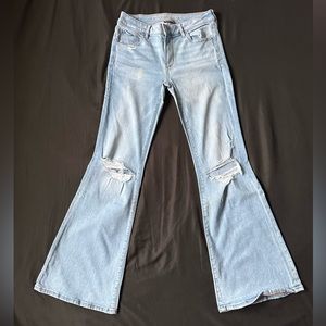 American Eagle Low Rise Flare Jean Size 4 Regular (No. 3902) Distressed